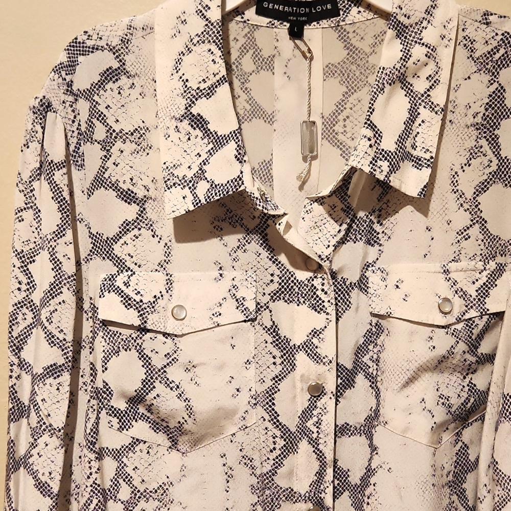 ❤️ NWOT! GENERATION LOVE SILK PYTHON PRINT TOP WI… - image 2